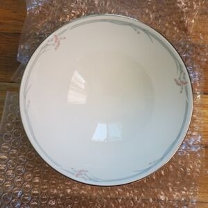 Vintage Royal Doulton carnation bowl fine bone China with original box‎